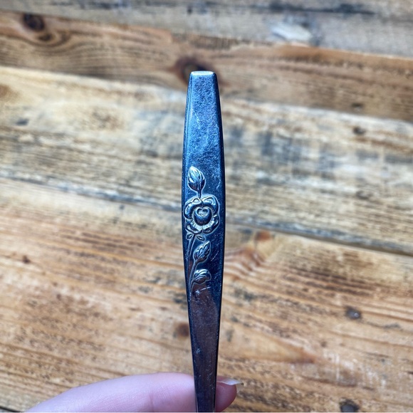 Oneida MY ROSE Community Stainless Flatware  Serving Spoon 8 1/4" Pierced - Picture 2 of 4